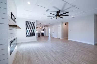 20703 Bonanza Street, Lago Vista, TX 78645 - Photo 6