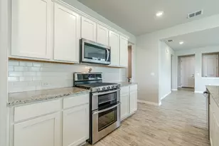 404 Eagle Dr, San Marcos, TX 78666 - Photo 8