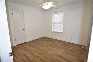 608 Wilkes St, Smithville, TX 78957 - Photo 8