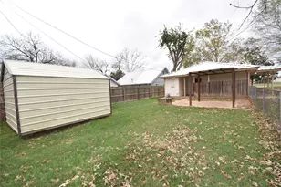 608 Wilkes St, Smithville, TX 78957 - Photo 14