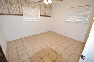 608 Wilkes St, Smithville, TX 78957 - Photo 10