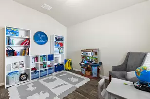 404 Cassandra Dr, Hutto, TX 78634 - Photo 32