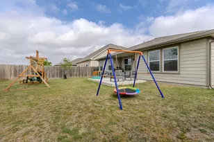 404 Cassandra Dr, Hutto, TX 78634 - Photo 38