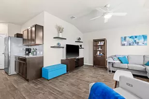 404 Cassandra Dr, Hutto, TX 78634 - Photo 8