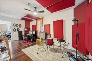 907 E 53rd St, Austin, TX 78751 - Photo 16