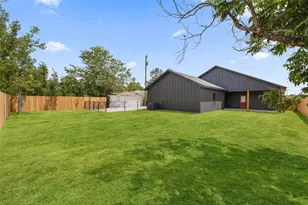 705 Sloan St, Taylor, TX 76574 - Photo 38