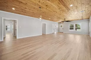 705 Sloan St, Taylor, TX 76574 - Photo 8