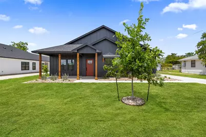 705 Sloan Street, Taylor, TX 76574 - Photo 2