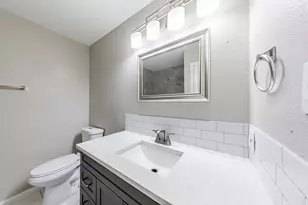 2011 E Stassney Ln, Austin, TX 78744 - Photo 14