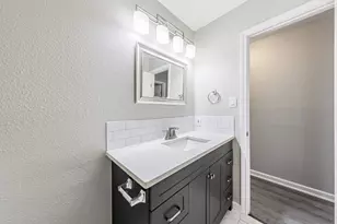 2011 E Stassney Ln, Austin, TX 78744 - Photo 16