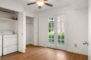 620 S 1st St, Austin, TX 78704 - Photo 14