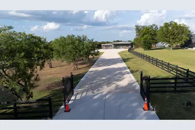 301 County Road 436, Thrall, TX 76578 - Photo 34