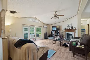 319 Green Oaks Dr, Bastrop, TX 78602 - Photo 4