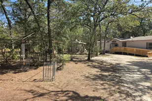 319 Green Oaks Dr, Bastrop, TX 78602 - Photo 2