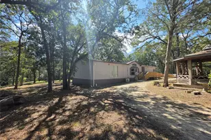 319 Green Oaks Dr, Bastrop, TX 78602 - Photo 4
