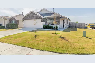 1949 Redstart, New Braunfels, TX 78130 - Photo 2