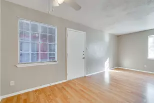 307 E 31st St, Austin, TX 78705 - Photo 4