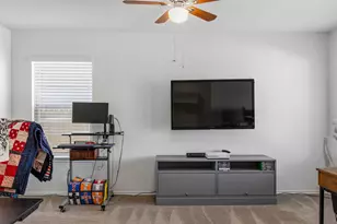 724 Bailey Park Dr, Jarrell, TX 76537 - Photo 6