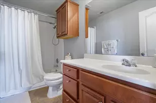 324 Bloomsbury Dr, Kyle, TX 78640 - Photo 16