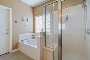 324 Bloomsbury Dr, Kyle, TX 78640 - Photo 10