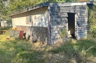 117 Charles St, Cuero, TX 77954 - Photo 2