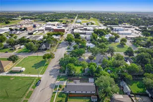 614 W 3rd St, McGregor, TX 76657 - Photo 28