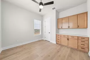 305 E Luna Blue Ln, Jarrell, TX 76537 - Photo 8
