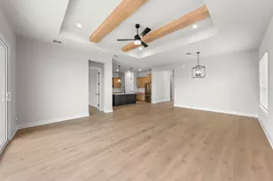 305 E Luna Blue Ln, Jarrell, TX 76537 - Photo 4
