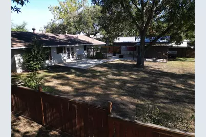 600 Wilkes Street, Smithville, TX 78957 - Photo 8