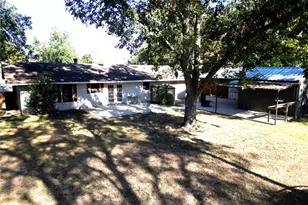 600 Wilkes St, Smithville, TX 78957 - Photo 6