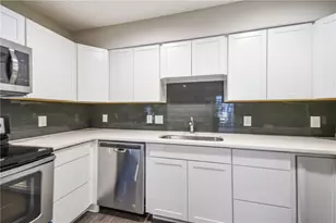 935 La Posada Dr, Austin, TX 78752 - Photo 12