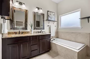 10409 Little Creek Cir, Dripping Springs, TX 78620 - Photo 16