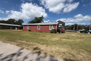 1209 Pine St, Bastrop, TX 78602 - Photo 16