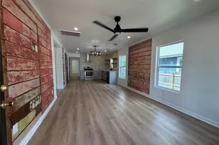 1209 Pine St, Bastrop, TX 78602 - Photo 1