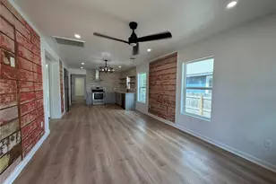 1209 Pine St, Bastrop, TX 78602 - Photo 2
