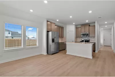 290 Bloomington Loop, Hutto, TX 78634 - Photo 20