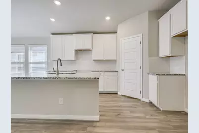 124 Sleep Hollow, Jarrell, TX 76537 - Photo 4