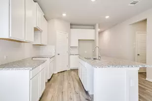 124 Sleep Holw, Jarrell, TX 76537 - Photo 6