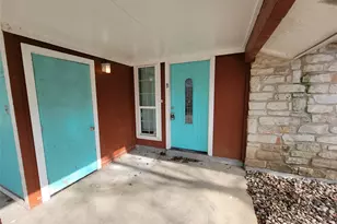 2903 Catalina Dr, Austin, TX 78741 - Photo 2