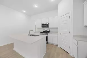 211 Hornet St, Elgin, TX 78621 - Photo 4