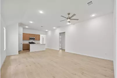 211 Hornet Street, Elgin, TX 78621 - Photo 4