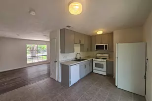 1401 Trinity St, Lockhart, TX 78644 - Photo 6