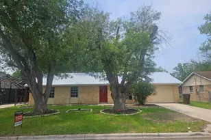 1401 Trinity St, Lockhart, TX 78644 - Photo 1