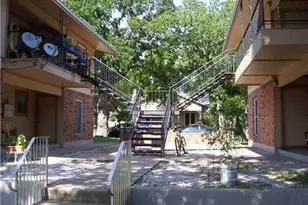 208 N Vanderveer St, Burnet, TX 78611 - Photo 2