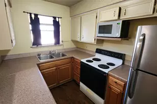 208 N Vanderveer St, Burnet, TX 78611 - Photo 6