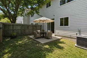 512 Eberhart Ln, Austin, TX 78745 - Photo 16