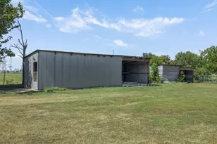 604 N 3rd St, Thorndale, TX 76577 - Photo 14