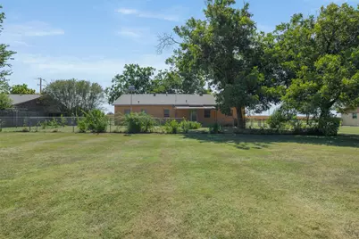 604 N 3rd Street, Thorndale, TX 76577 - Photo 12