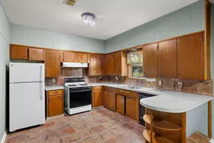 604 N 3rd St, Thorndale, TX 76577 - Photo 8