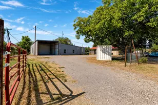 308 S Dalton St, Bartlett, TX 76511 - Photo 2